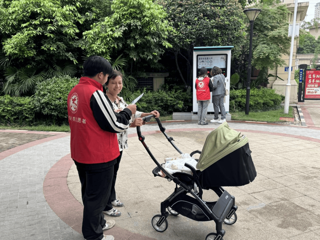 大足區(qū)城市管理局開展"舊物新生·環(huán)保同行"再生資源回收日主題活動:再生資源回收
